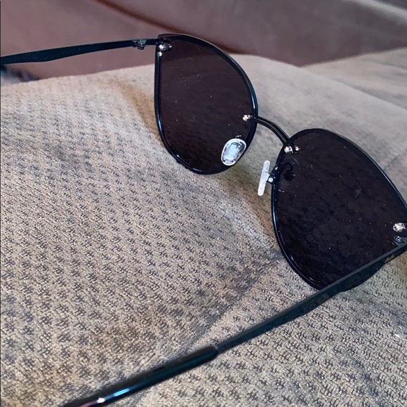 Brand New Abella Sun Glasses - Picture 4 of 6